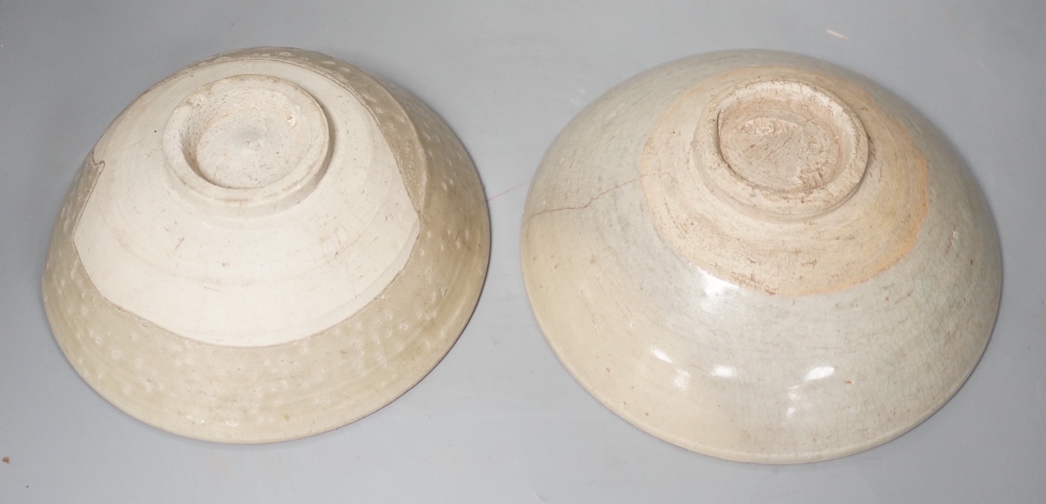 Two Chinese celadon bowls, Song Dynasty, largest 19cm